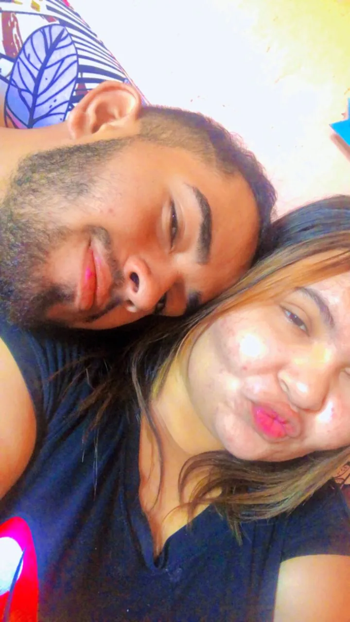 Taíza e Marcos em uma antiga foto de celular