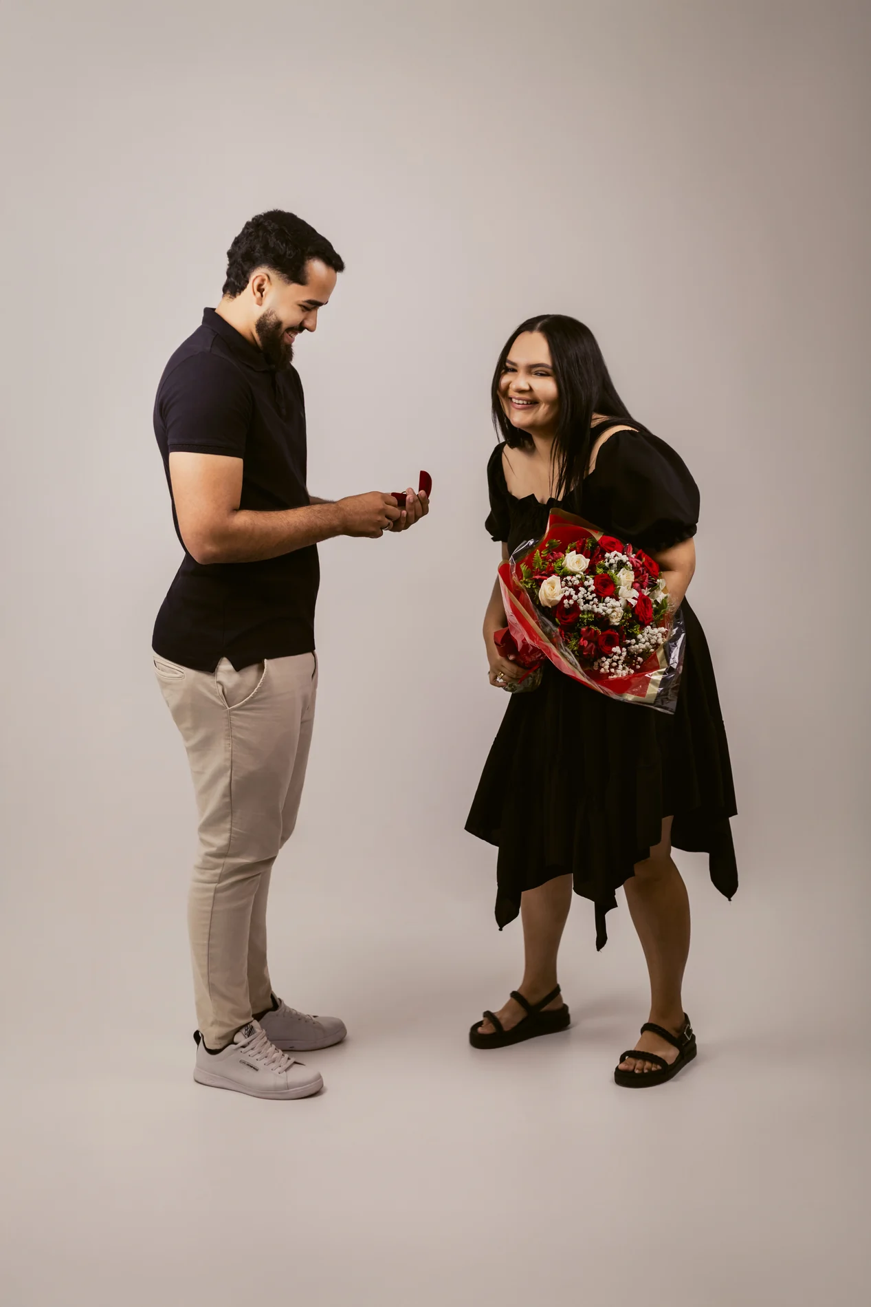 Taíza e Marcos compartilhando a emoção do pedido